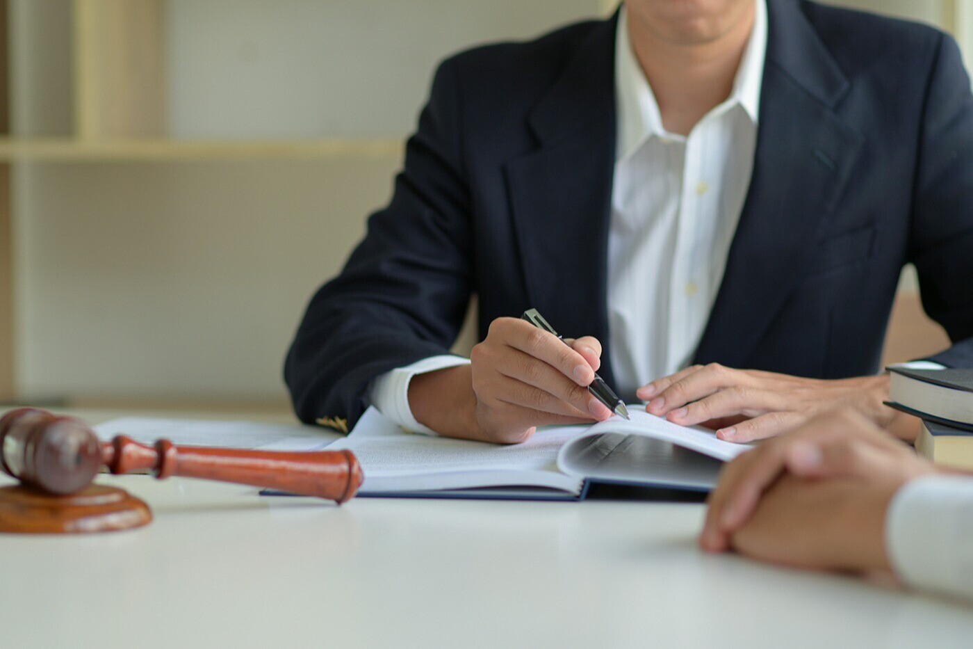 Asesoría legal a ISAGEN para el diagnóstico y mejoramiento de la contratación de la compañía